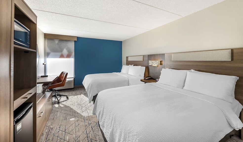 More Photos Of 13330 Cicero Ave, Crestwood Hotel For Sale