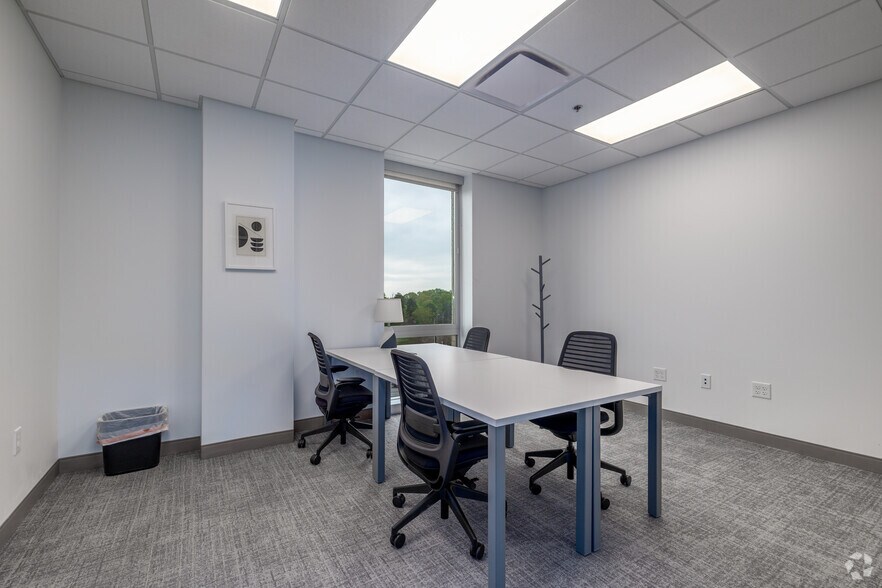 More Photos Of 4037 E Independence Blvd, Charlotte Coworking Space