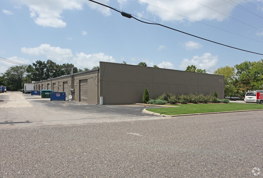 More Photos Of 237 Oxmoor Cir, Birmingham Unknown For Lease