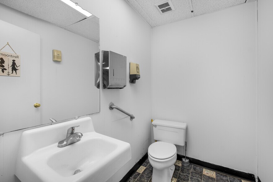 More Photos Of 1315 Harding Hwy, Richland Office Residential For Sale