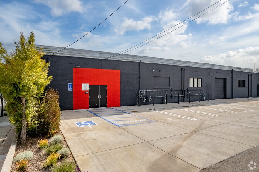 More Photos Of 6222 San Fernando Rd, Glendale Restaurant For Lease