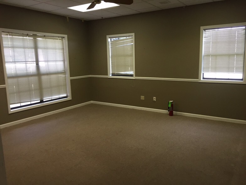 More Photos Of 144 S Thomas St, Tupelo Office For Lease