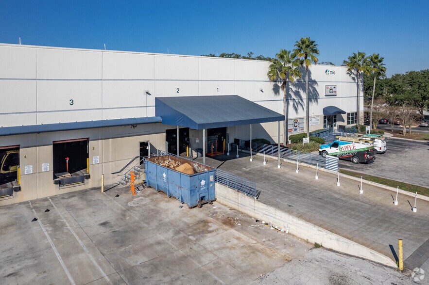 More Photos Of 2000 Parks Oaks Ave, Orlando Warehouse For Lease