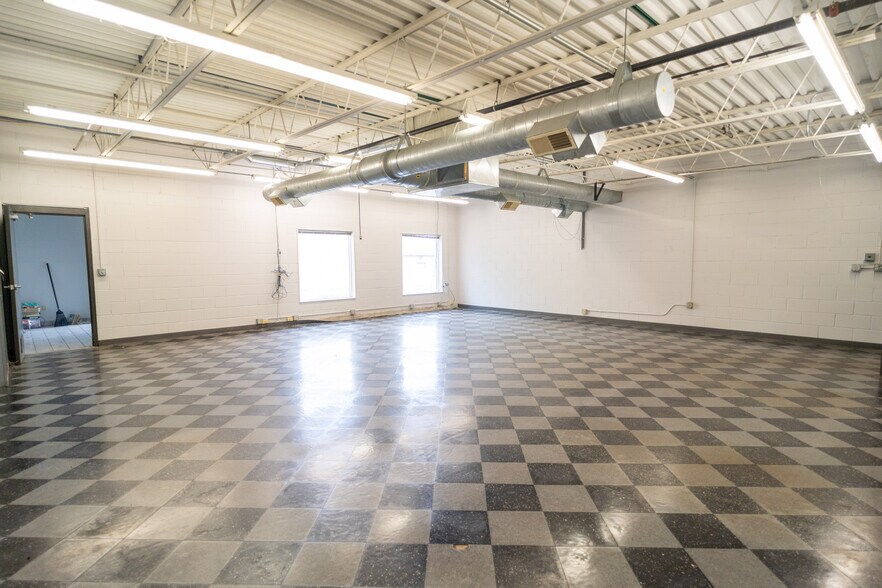 More Photos Of 1304 Valleyhigh Dr NW, Rochester Showroom For Sale