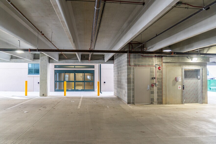 More Photos Of 2021 Peachtree Rd, Atlanta Medical For Lease