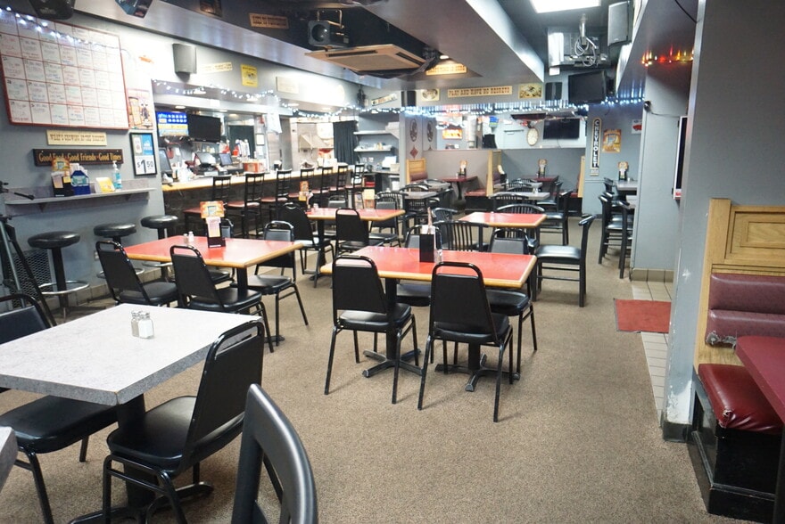 More Photos Of 51390 Willis Rd, Belleville Bar For Sale