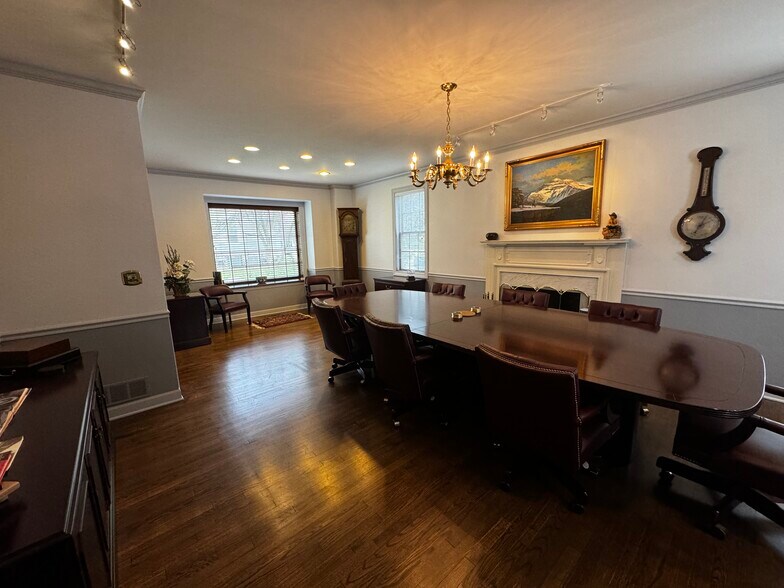 More Photos Of 1623 W Colonial Pky, Inverness Medical For Sale