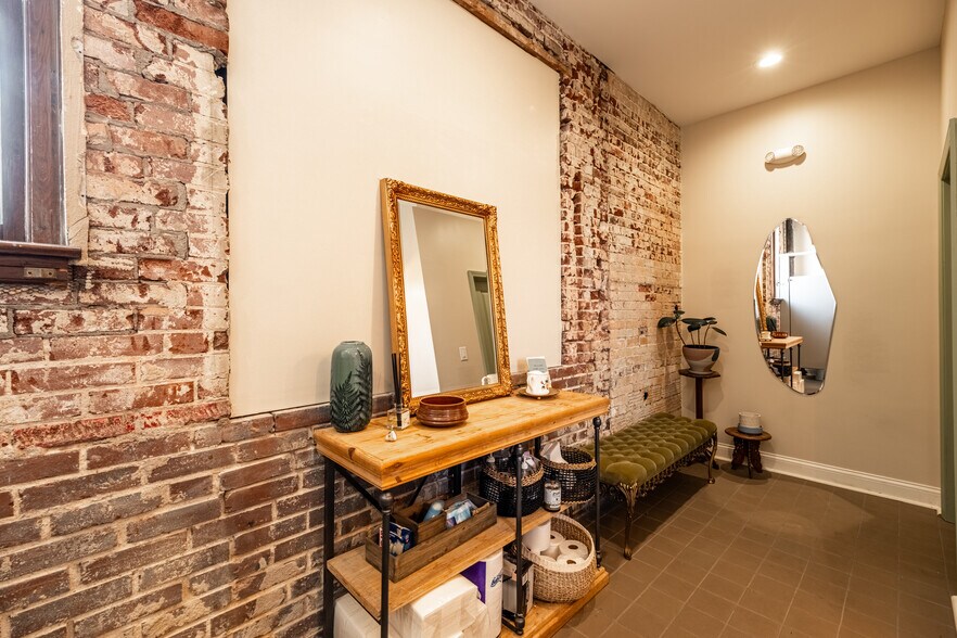 More Photos Of 119 N Jackson St, Perryville General Retail For Sale