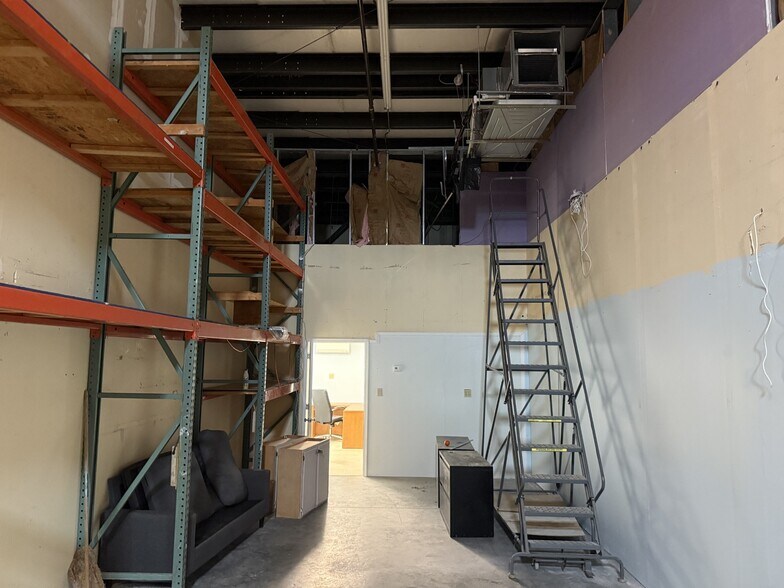 More Photos Of 1612 Centerville Tpke, Virginia Beach Flex For Lease