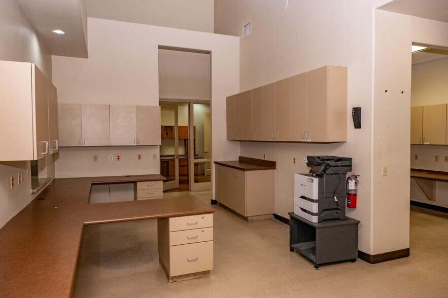 More Photos Of 8607 McPherson Rd, Laredo Office For Lease