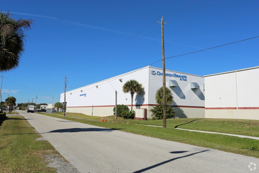 More Photos Of 5115 W Clifton Ave, Tampa Warehouse For Sale
