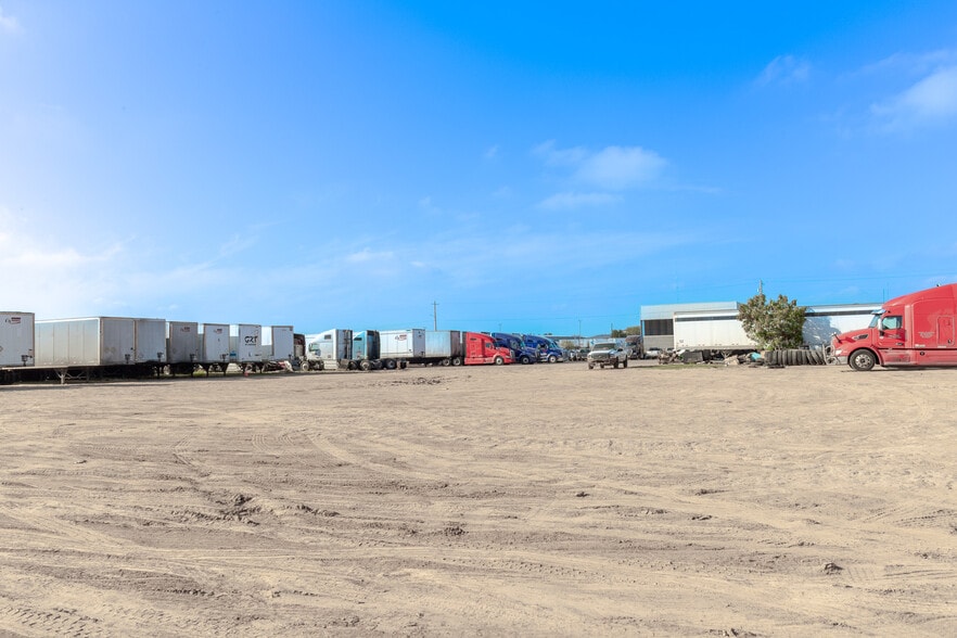 More Photos Of 119 North America Rd, Laredo Land For Sale
