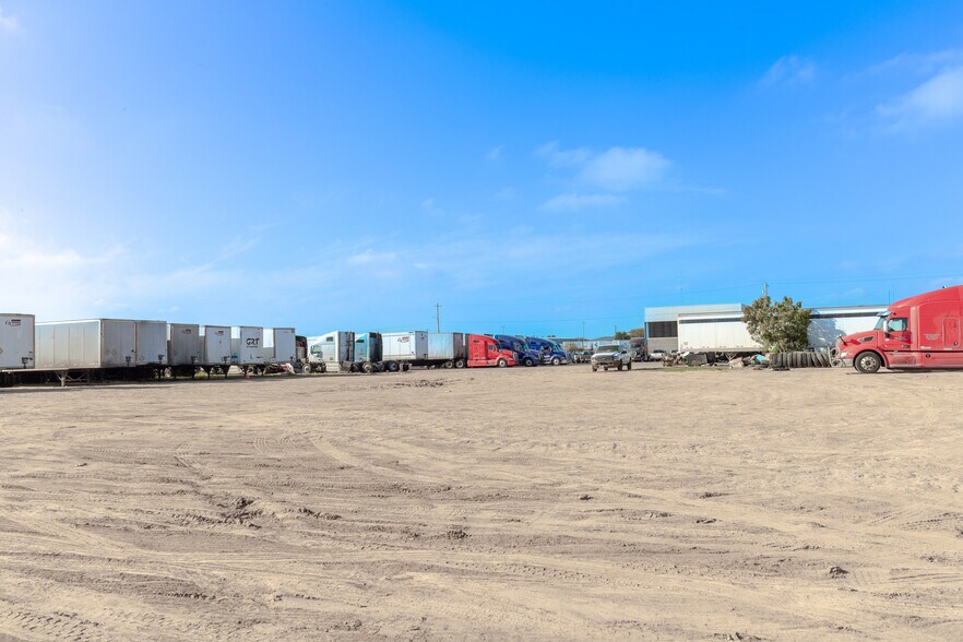 More Photos Of 119 North America Rd, Laredo Land For Sale