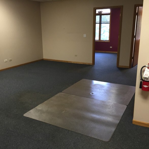More Photos Of 1440 Maple Ave, Lisle Office For Lease