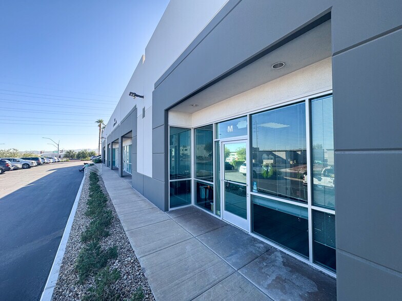 More Photos Of 149 N Gibson Rd, Henderson Showroom For Lease