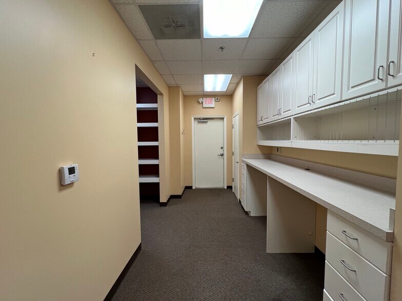 More Photos Of 7910-7938 Wolf River Blvd, Germantown Storefront Retail Office For Lease