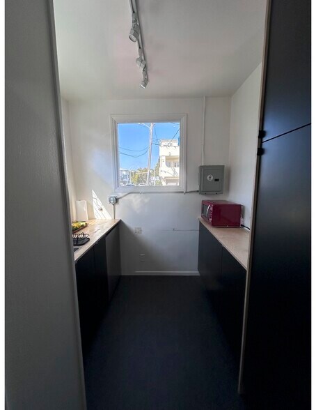 More Photos Of 1212-1220 Highland Ave, Manhattan Beach Storefront Retail Office For Lease
