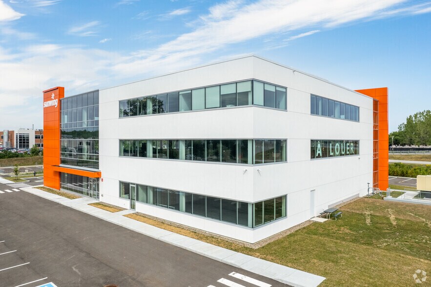 More Photos Of 3105 Pl Louis-R.-Renaud, Laval Office For Lease