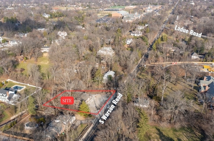 More Photos Of 301 S Warson Rd, Saint Louis Service Station For Sale