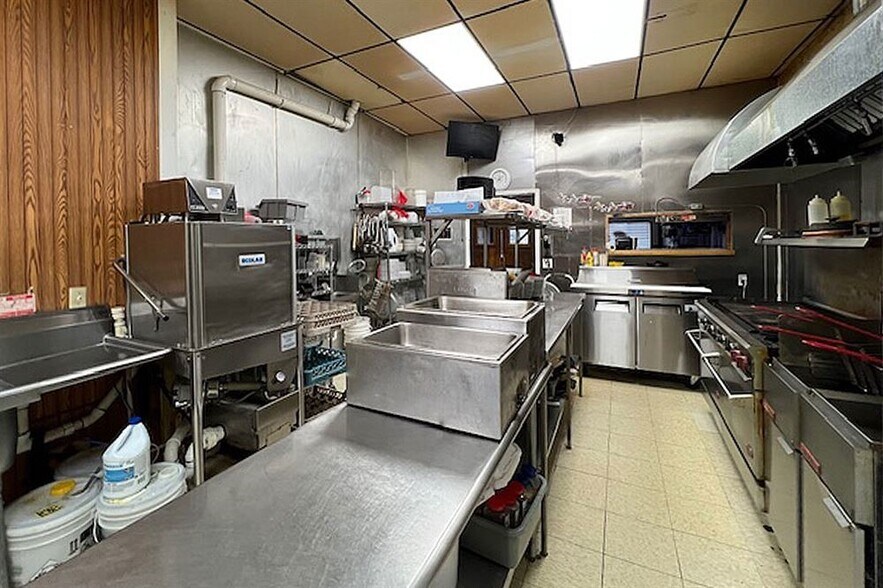 More Photos Of 105 Johnson Ave N, Fosston Storefront For Sale