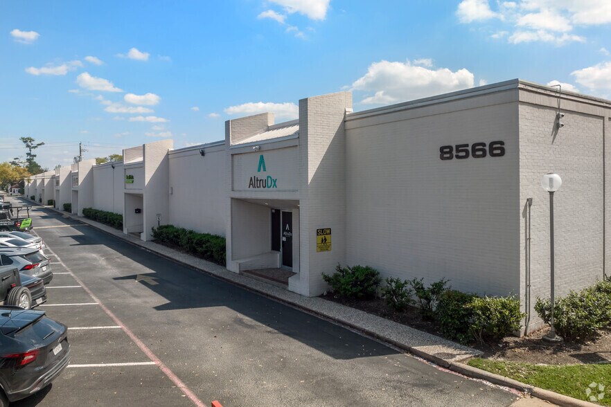 More Photos Of 8554 Katy Fwy, Houston Unknown For Lease
