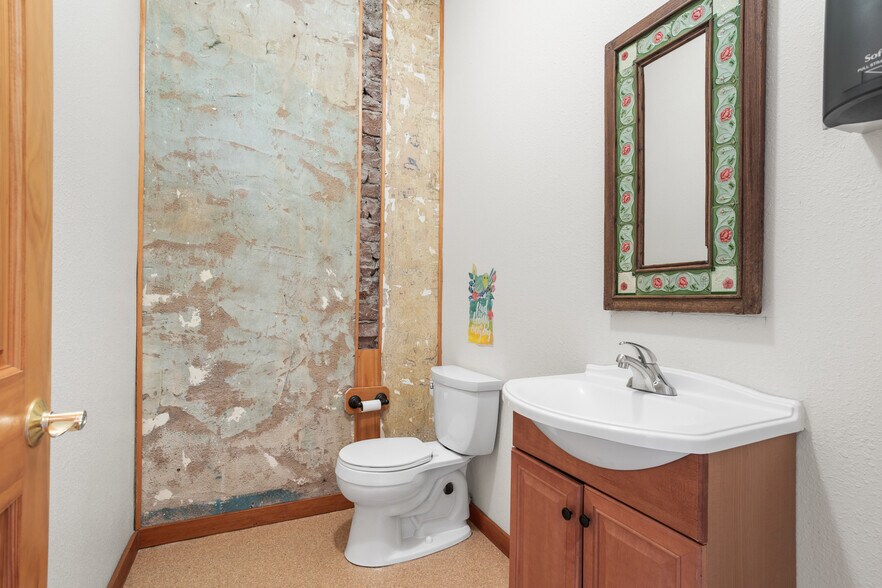 More Photos Of 431 Main St, Lyons Storefront Retail Office For Lease