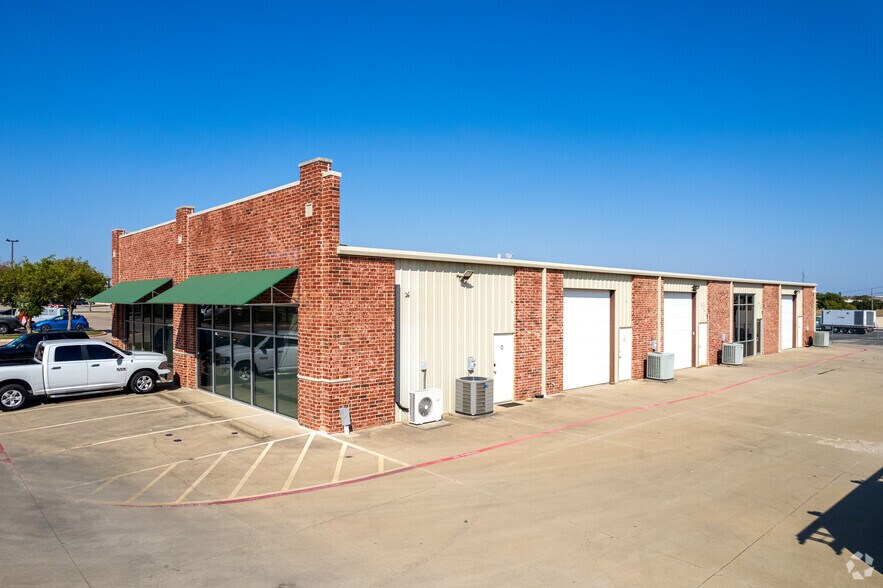 More Photos Of 1865 McGee Ln, Lewisville Flex For Sale