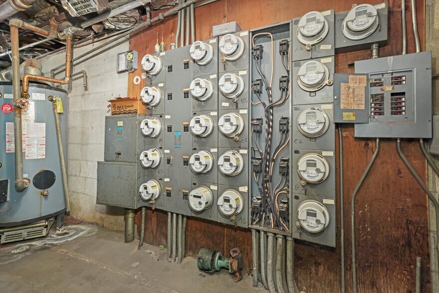 More Photos Of 1049 W Vermont Ave, Calumet Park Apartments For Sale