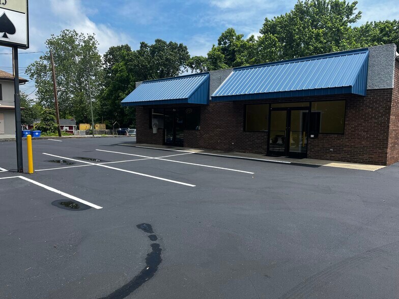 Primary Photo Of 524 Hendersonville Rd, Asheville Freestanding For Lease