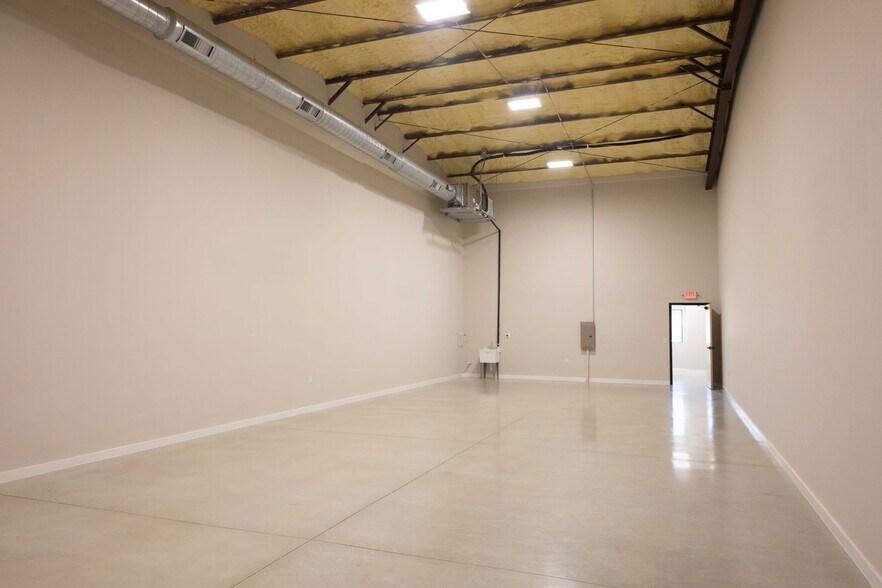 More Photos Of 720 S Bell Blvd, Cedar Park Warehouse For Lease