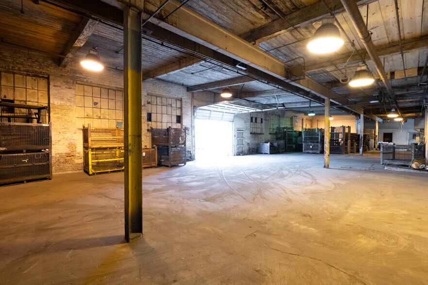 More Photos Of 1315 W 18th St, Anderson Warehouse For Sale