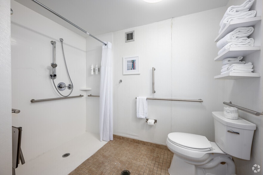 More Photos Of 6617 Ritchie Hwy, Glen Burnie Hotel For Sale