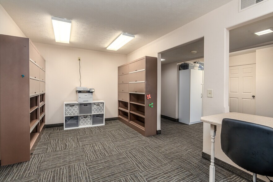 More Photos Of 808 W Prairie St, Marion Office For Sale