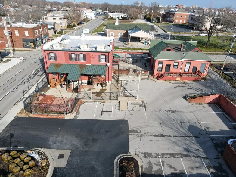 More Photos Of 917 W 44th St, Kansas City Restaurant For Sale