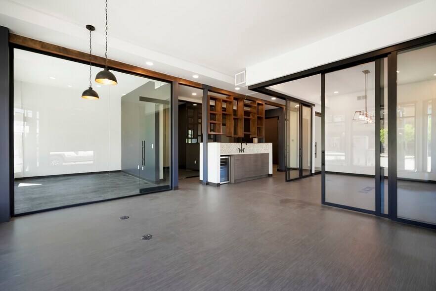 More Photos Of 1401 S Broadway, Denver Storefront Retail Office For Sale