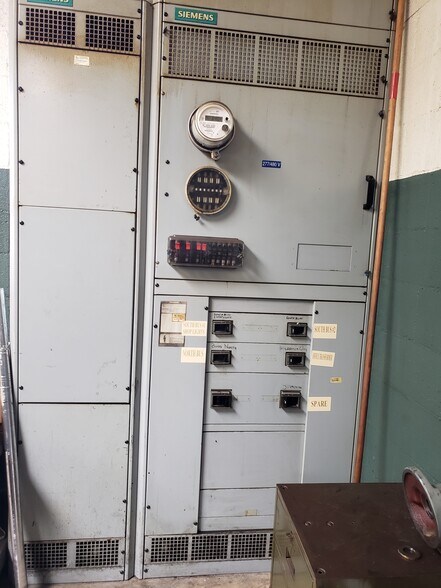 More Photos Of 1947 1st St, San Fernando Manufacturing For Sale