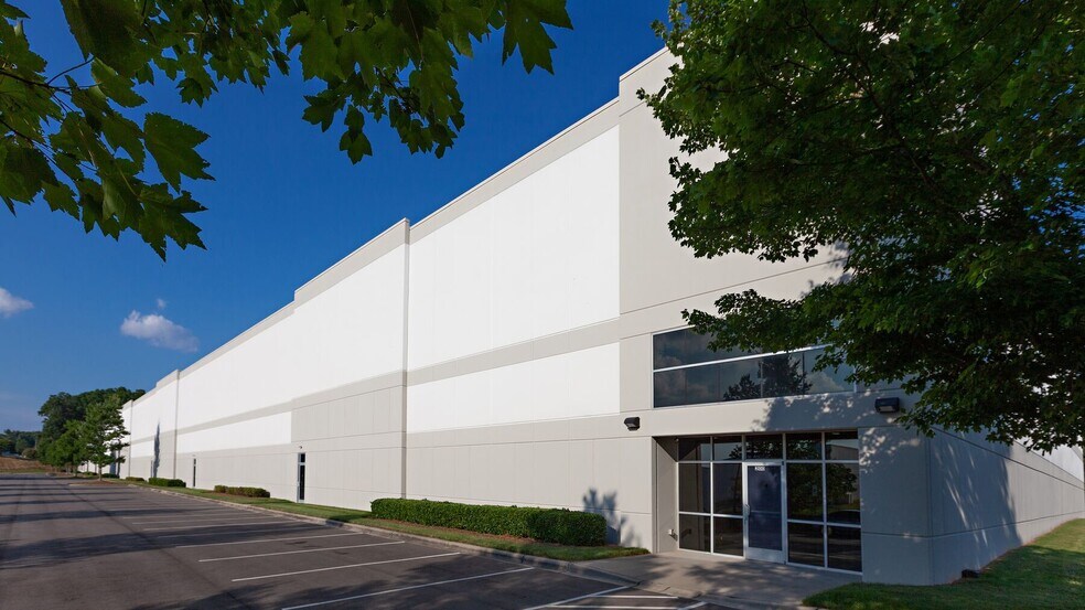 More Photos Of 4835 Sirona Dr, Charlotte Unknown For Lease