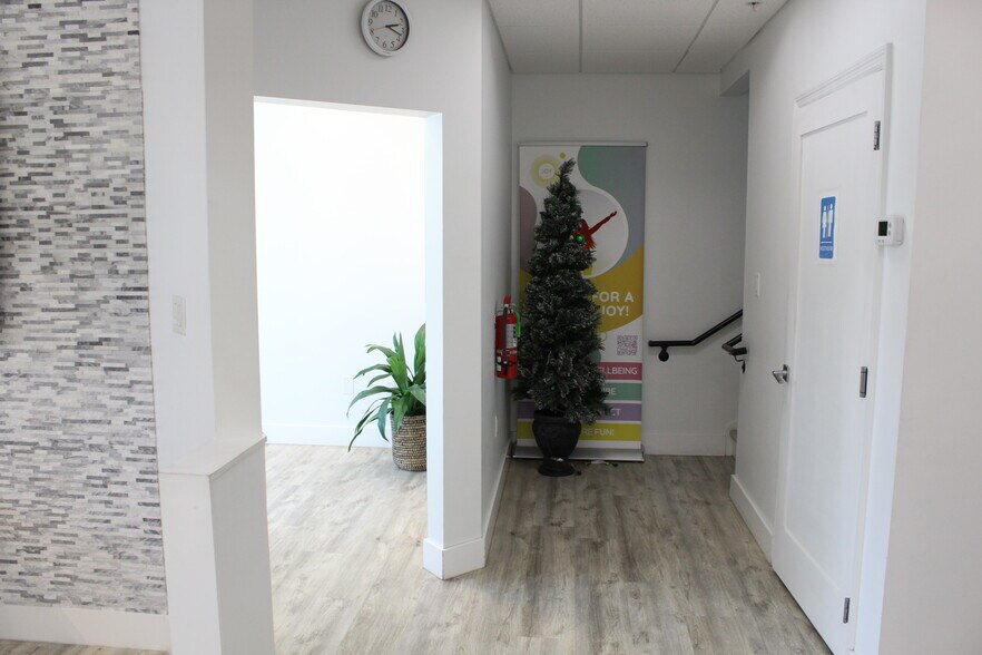 More Photos Of 6457 Hazeltine National Dr, Orlando Warehouse For Sale