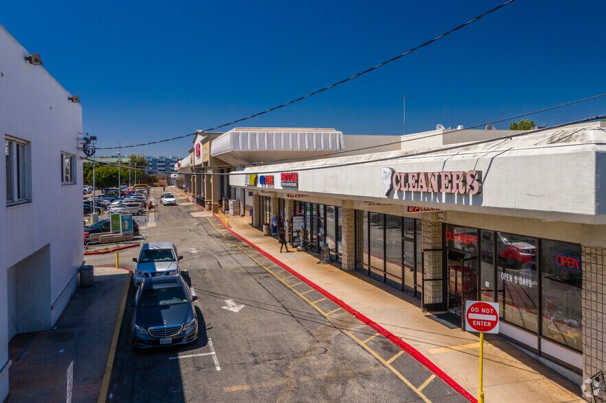 More Photos Of 3000-3130 S Sepulveda Blvd, Los Angeles Unknown For Lease