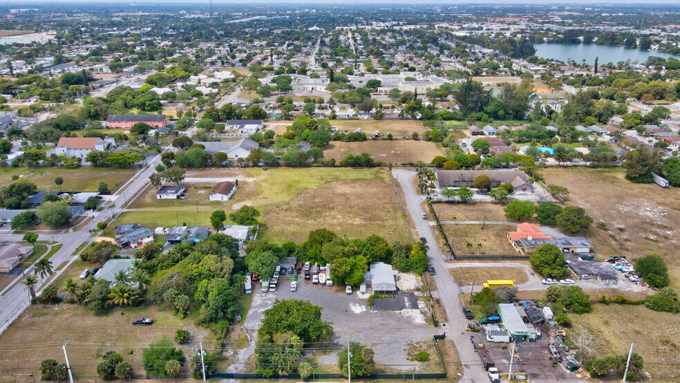 More Photos Of 2160 NW 24th St, Fort Lauderdale Auto Dealership For Sale