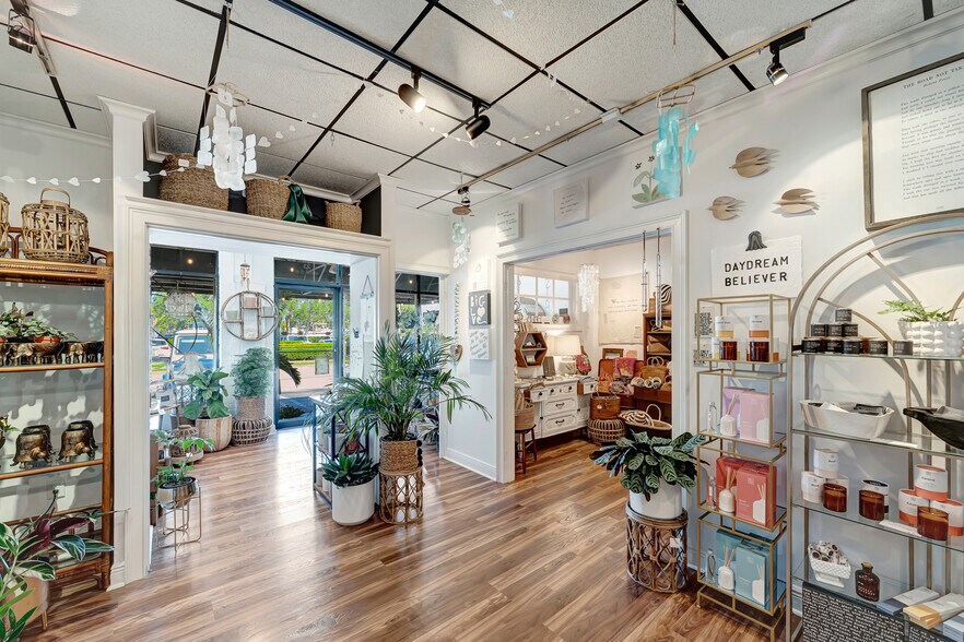 More Photos Of 23 Royal Palm Pointe, Vero Beach Restaurant For Sale