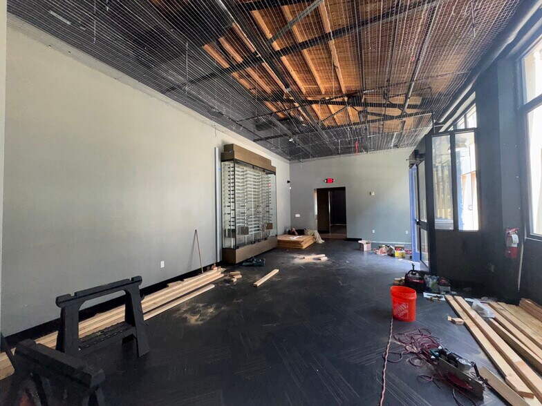 More Photos Of 1000 S Olive St, Los Angeles Restaurant For Lease