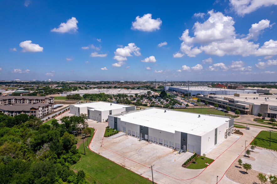 More Photos Of 2129 Bardin Rd, Grand Prairie Distribution For Sale