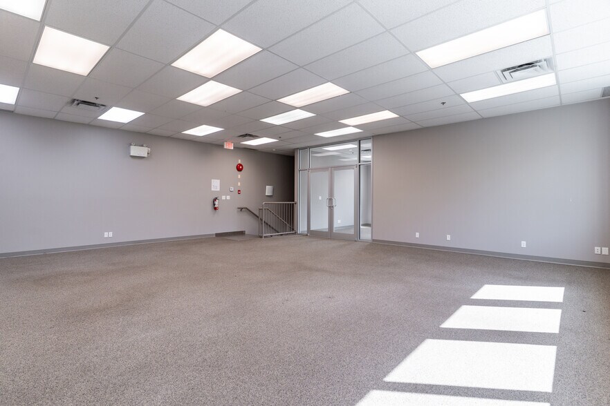 More Photos Of 5536 275 St, Langley Twp Warehouse For Lease