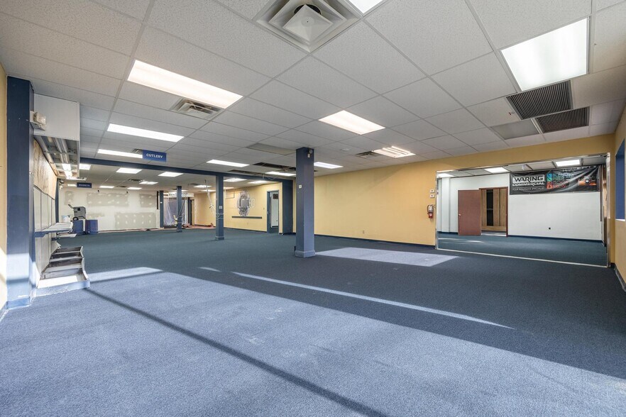 Primary Photo Of 2546-2578 Fowler St, Fort Myers Warehouse For Lease