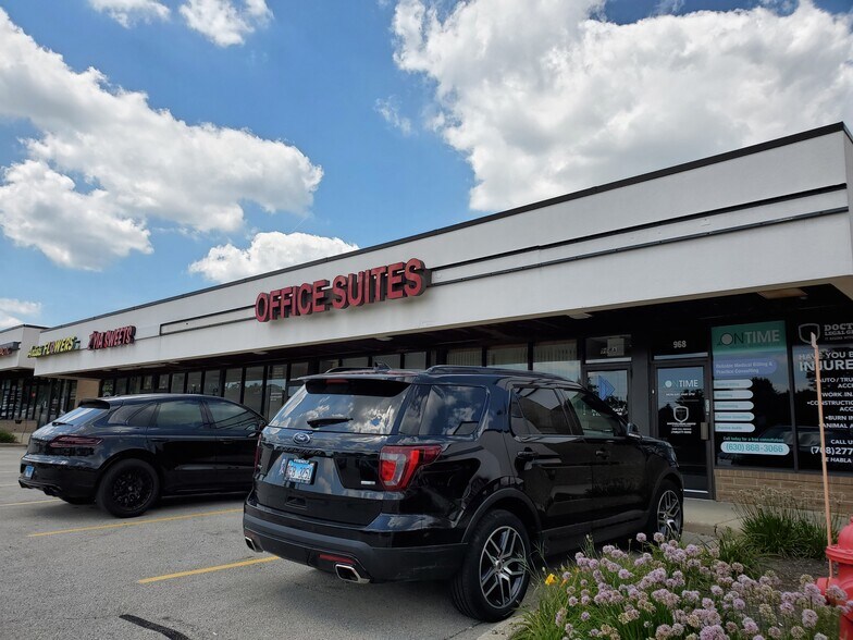 More Photos Of 960-998 Lake St, Roselle Unknown For Lease