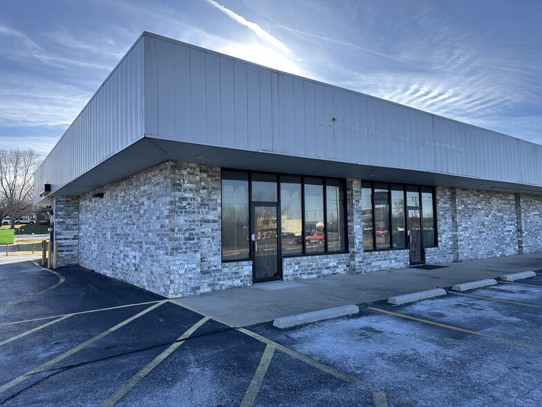 Primary Photo Of 7130-7154 Missouri 14 Hwy, Sparta Storefront Retail Office For Lease