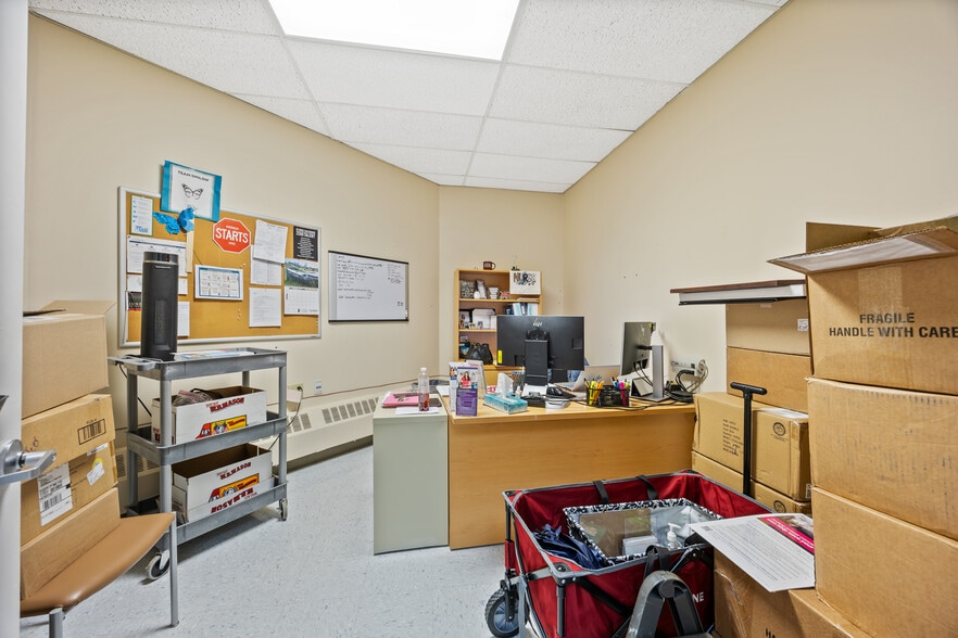 More Photos Of 19 Lunar Dr, Woodbridge Medical For Lease