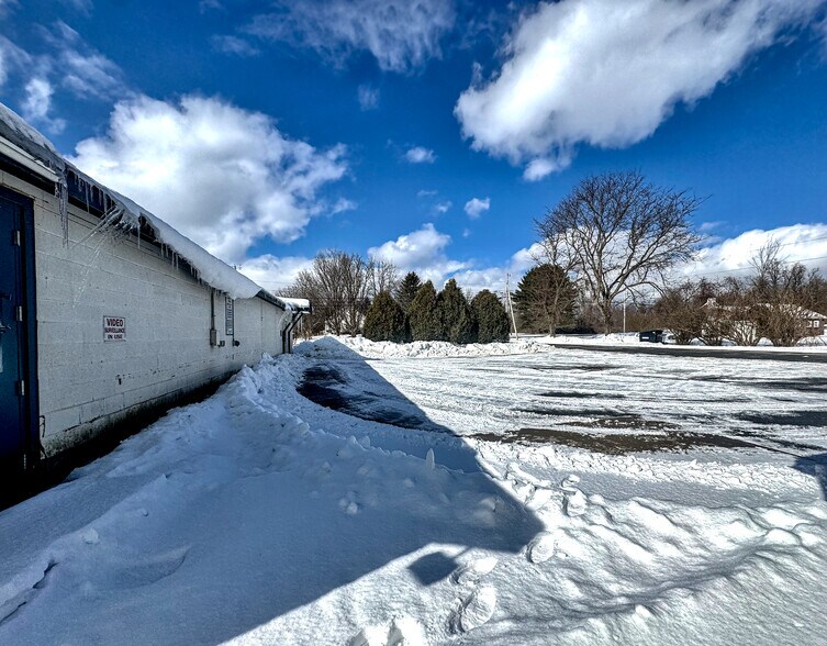 More Photos Of 33 Transport Dr, Bennington Freestanding For Sale