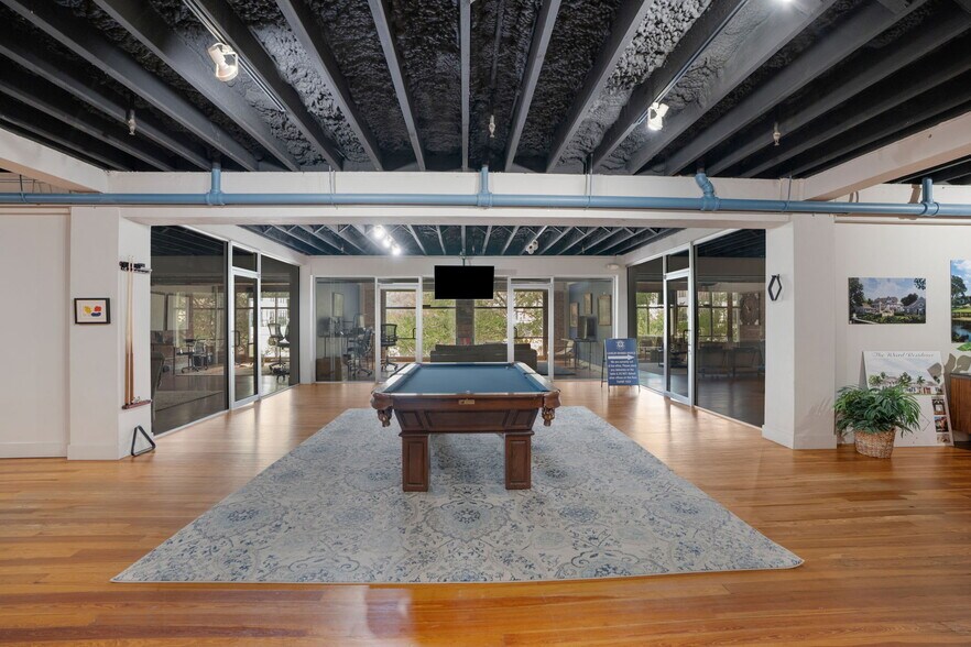 More Photos Of 1962 Main St, Sarasota Office For Sale